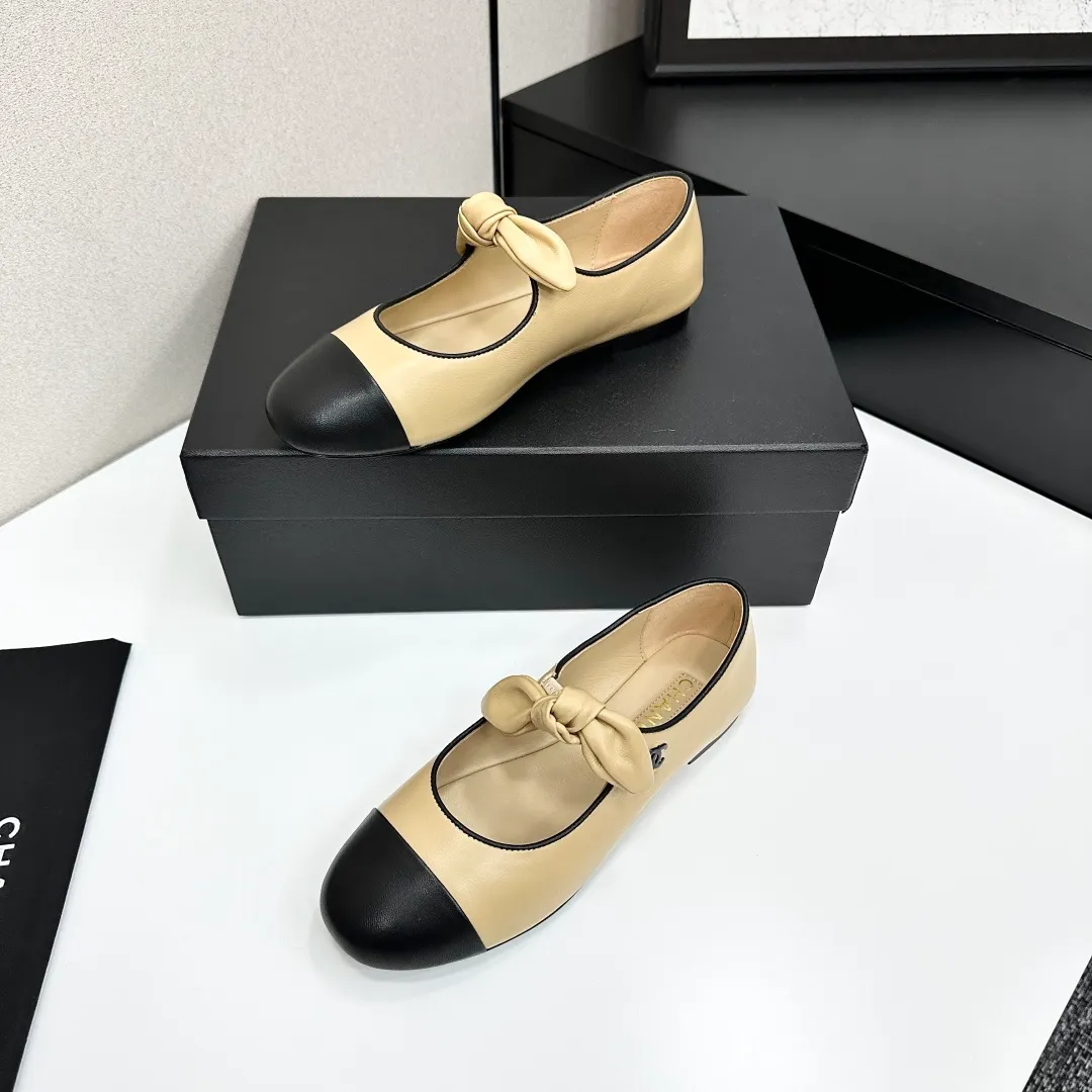 👟👟Ex-factory price 480👟👟 Chanel 25C Early Spring Mary Jane Shoes Series This season’s shoes are all great! The pure black Mary Jane is very comfortable on the feet and the upper leather is also very soft, so you don’t have to worry about rubbing your feet. The bunny ears are also very cute, and the black and white color matching and black fabric cover are very nice. Upper cowhide, inner sheepskin, genuine leather outsole Size: 35-39 40/41 Customized, non-refundable and non-exchangeable